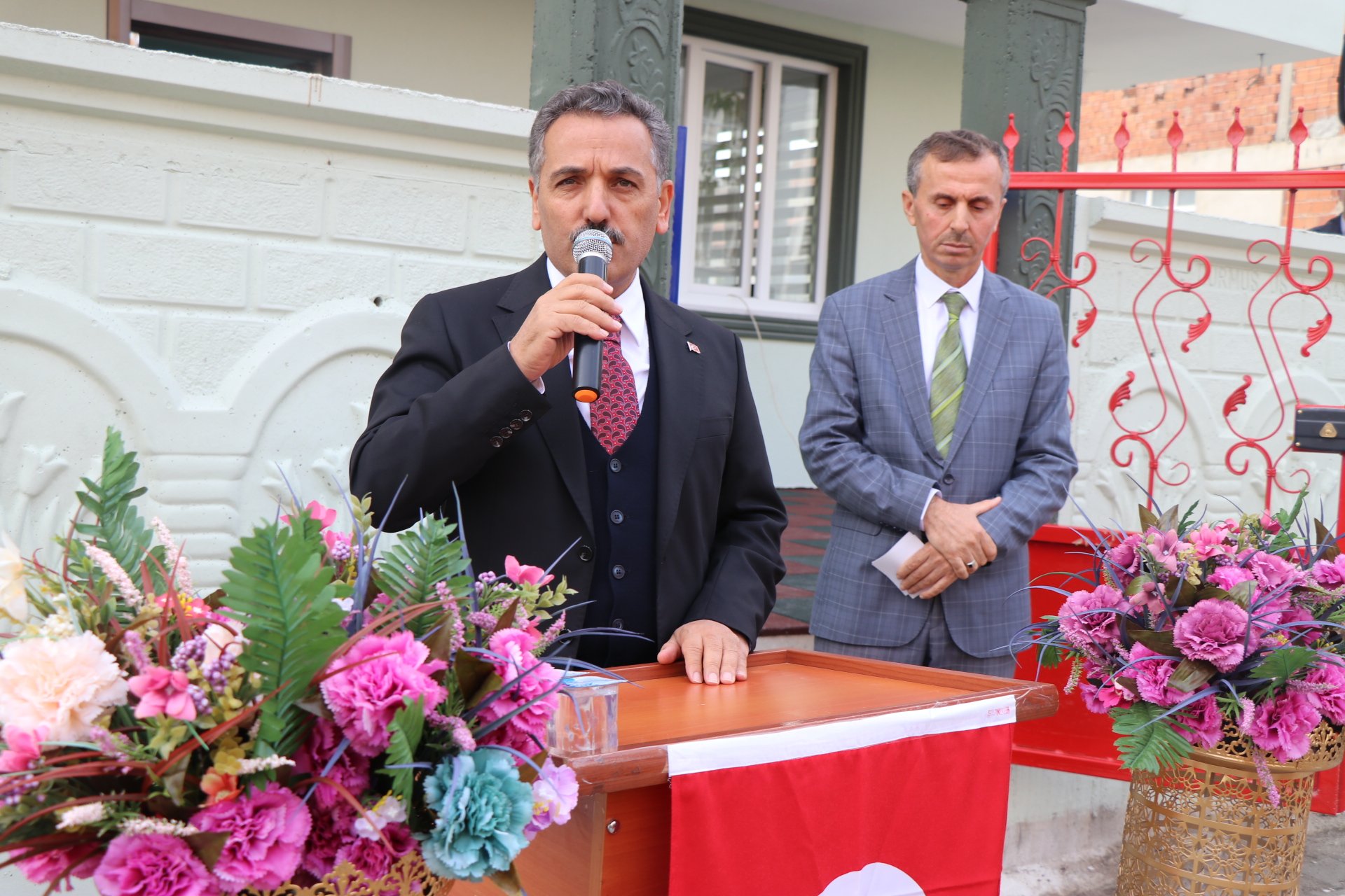  Bu milletin sırtı yere gelmez